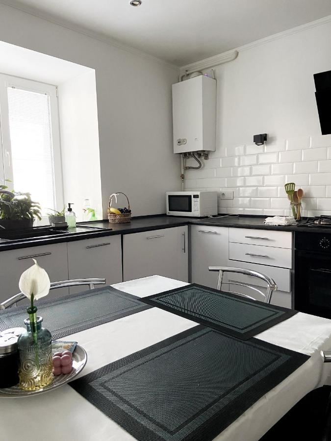 Квартира у Старому місті Каменец-Подольский Экстерьер фото